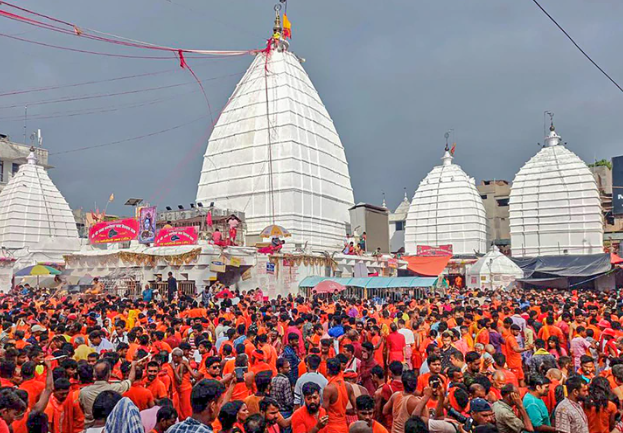 16 दिनों में साढ़े सताइस लाख कांवरियों ने बाबा बैद्यनाथ धाम में किया जलाभिषेक