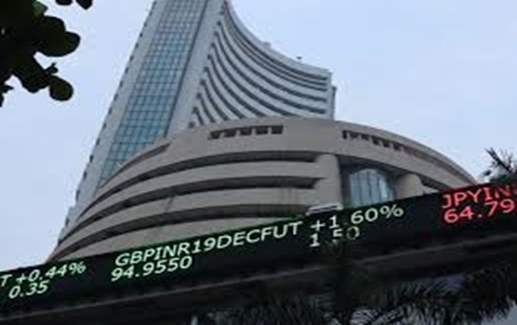 मिले-जुले वैश्विक संकेतों के बीच घरेलू शेयर बाजार में मामूली बढ़त