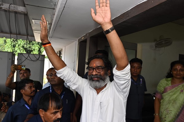मुख्यमंत्री हेमंत सोरेन ने सेना के ऑपरेशन के दौरान शहीद होने वाले राज्य के सैनिक और अग्निवीर के लिए अनुकंपा के आधार पर सरकारी नौकरी प्रदान करने के प्रस्ताव को स्वीकृति दी