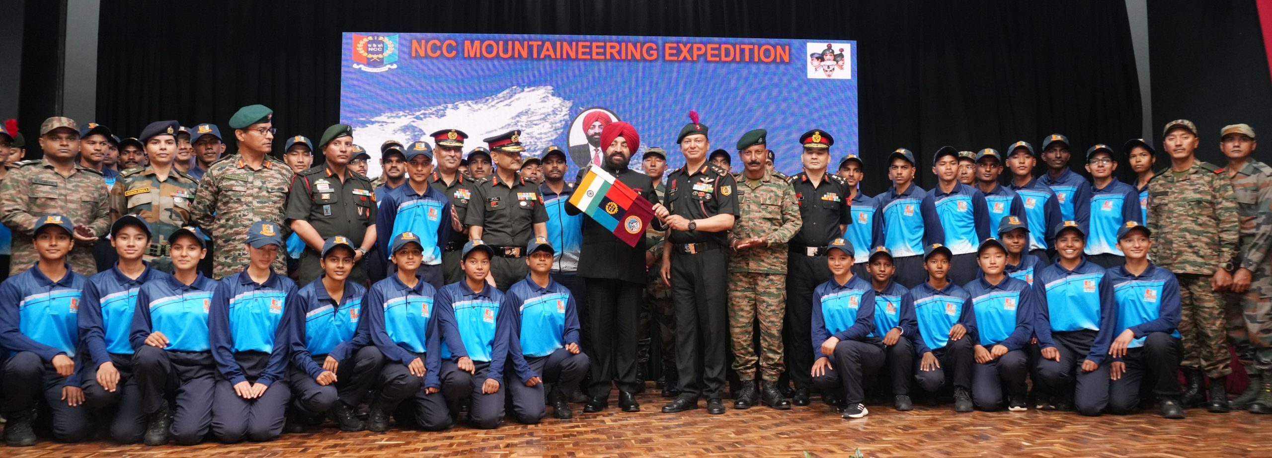 एनसीसी के ‘माउंट अबी गमिन’ पर्वतारोहण अभियान का समापन