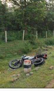 बलरामपुर जिले में शुक्रवार को बीती रात हुई एक सड़क दुर्घटना में दो युवकों की मौत