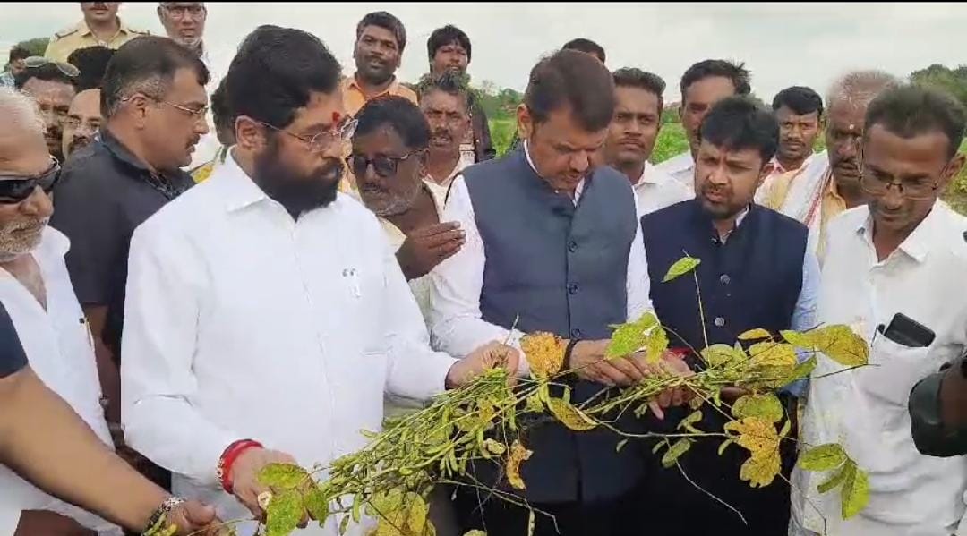 अतिवृष्टीमुळे झालेल्या पिकांच्या नुकसानीची मुख्यमंत्र्यांनी केली पाहणी