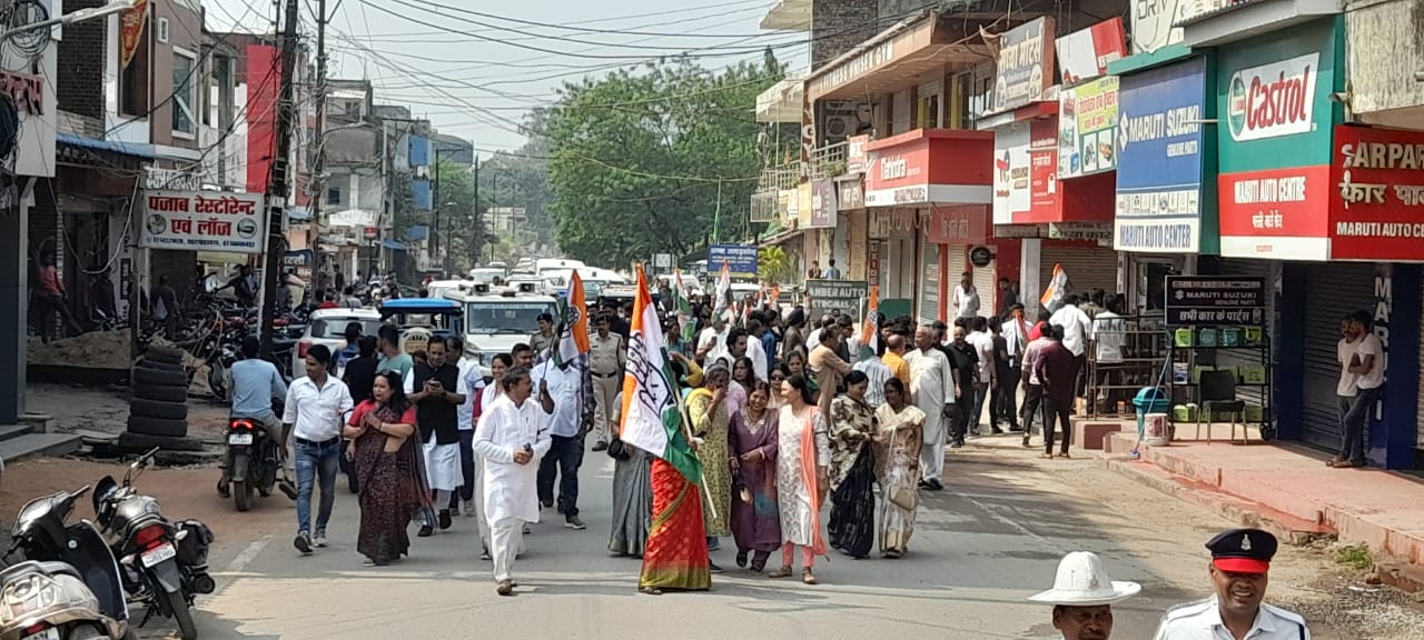 छत्तीसगढ़ में कानून-व्यवस्था की स्थिति और कवर्धा में पुलिस हिरासत में एक युवक की मौत के विरोध में कांग्रेस द्वारा किए गए छत्तीसगढ़ बंद का आंशिक असर देखने को मिला