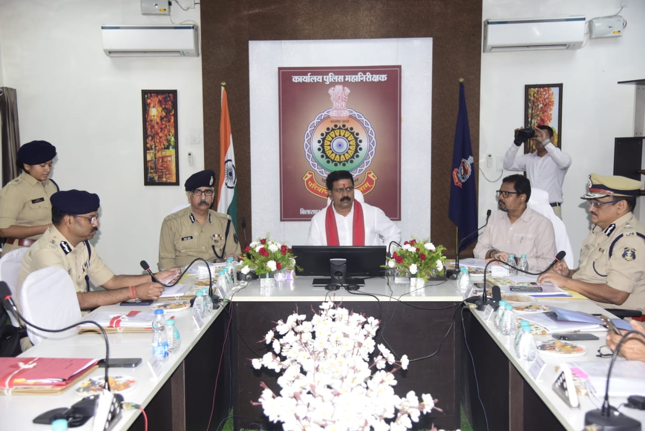 उप मुख्यमंत्री विजय शर्मा ने बिलासपुर में पुलिस महानिरीक्षक और संभाग के अन्तर्गत आने वाले विभिन्न जिलों के पुलिस अधीक्षकों की बैठक ली
