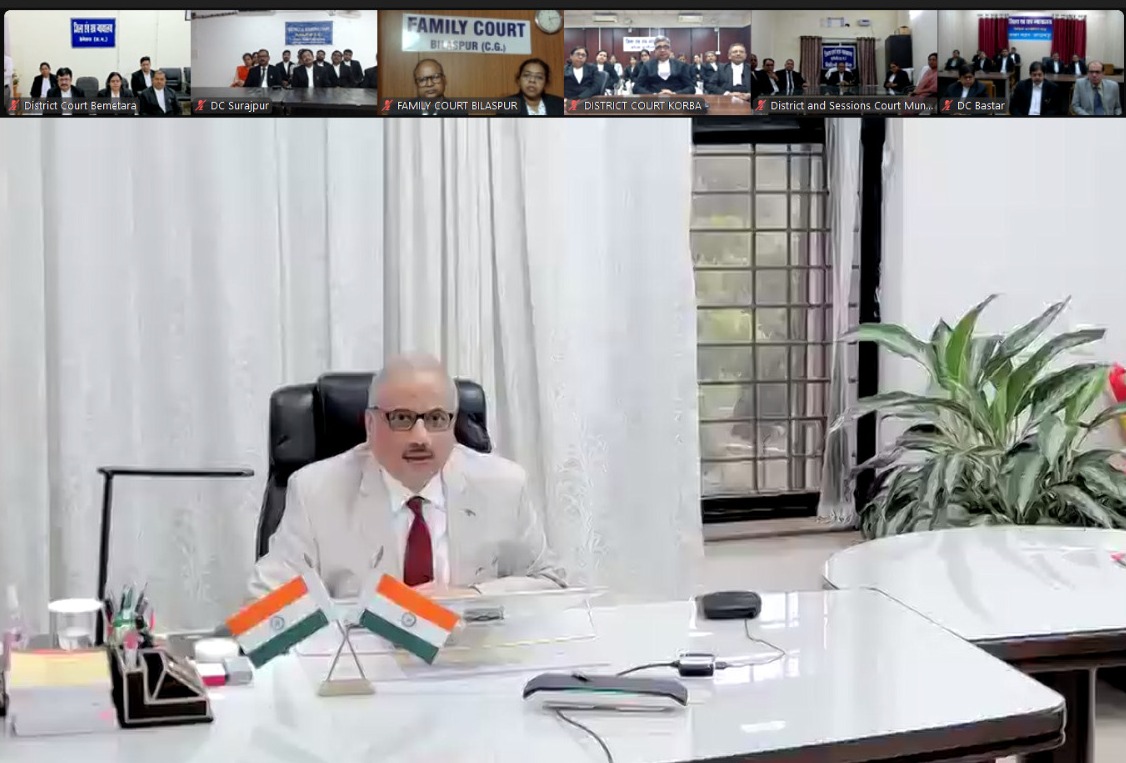 छत्तीसगढ उच्च न्यायालय के मुख्य न्यायाधीश न्यायमूर्ति रमेश सिन्हा ने ‘ऑनलाइन आर.टी.आई वेब पोर्टल’ का किया शुभारंभ