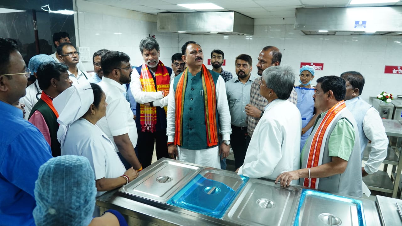 जगदलपुर के महारानी अस्पताल में संचालित अन्नपूर्णा रसोई घर के मॉडल को अन्य जिलों में किया जाएगा लागू