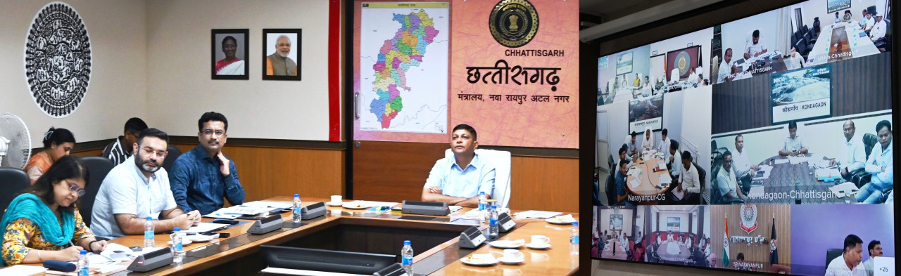 मुख्य सचिव अमिताभ जैन ने बस्तर संभाग के अधिकारियों की बैठक लेकर कार्यों की प्रगति की समीक्षा की