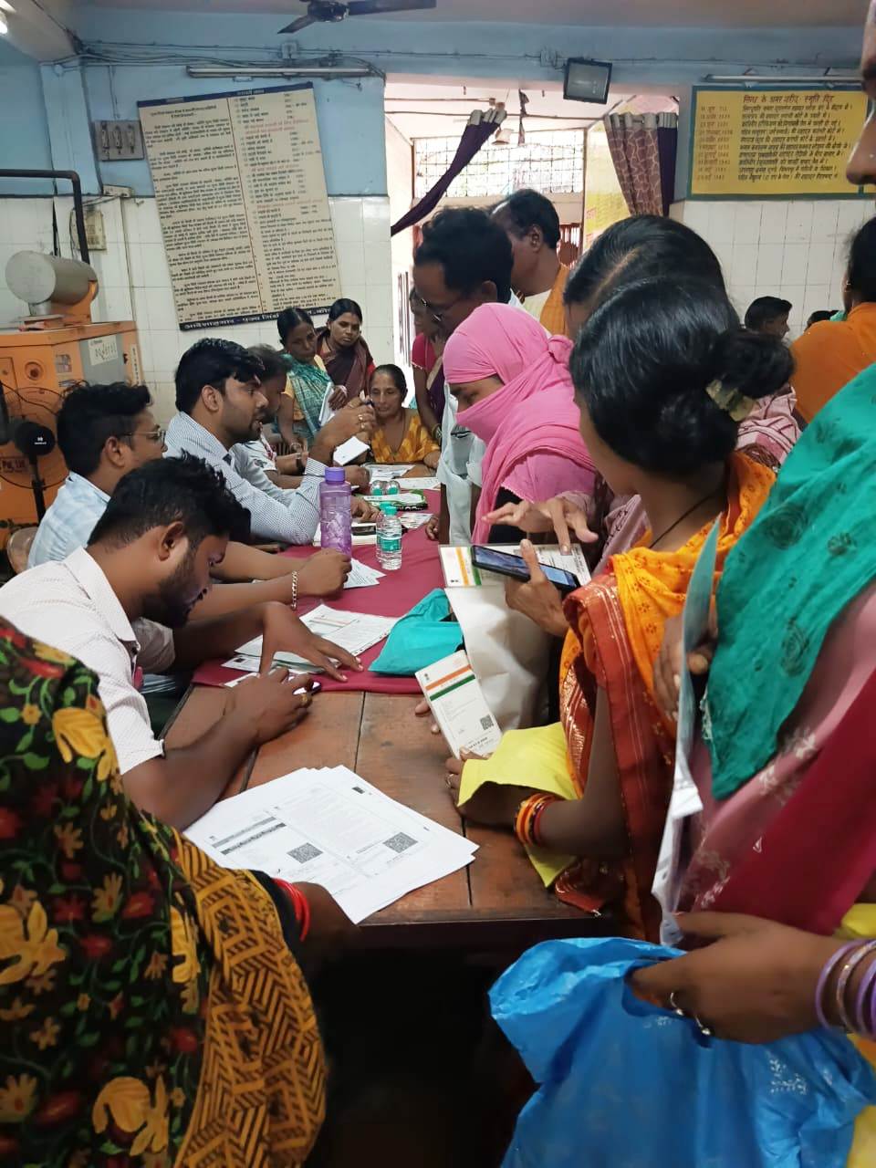 सभी जिलों में श्रम विभाग द्वारा लगभग 2 हजार मोबाईल कैंप लगाकर श्रमिकों को योजनाओं और पंजीयन के संबंध में जानकारी दी गई