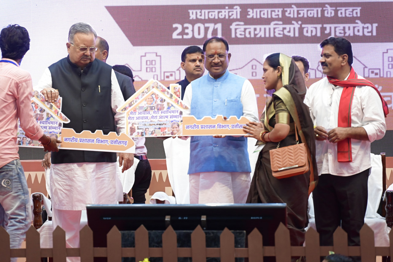 प्रधानमंत्री नरेंद्र मोदी ने छत्तीसगढ़ के 5 लाख 11 हजार से अधिक आवासहीन परिवारों को स्वयं का पक्का मकान बनाने के लिए पहली किश्त जारी की