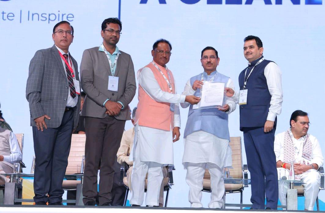 छत्तीसगढ़ के मुख्यमंत्री विष्णुदेव साय गुजरात में आयोजित ग्लोबल रिन्यूएबल एनर्जी इन्वेस्टर मीट में शामिल हुए
