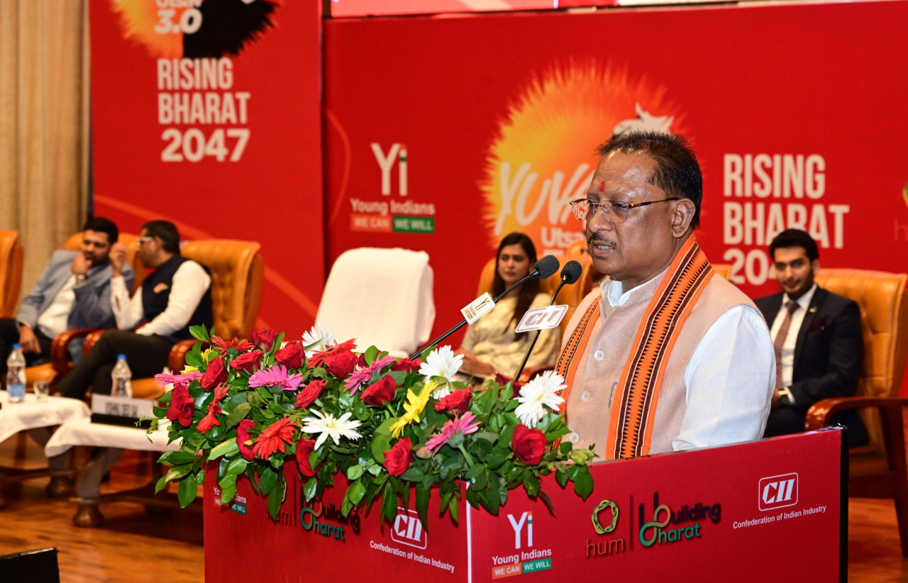 छत्तीसगढ़ के मुख्यमंत्री विष्णुदेव साय आज भारतीय उद्योग परिसंघ द्वारा राजधानी रायपुर में आयोजित युवा उत्सव कार्यक्रम में शामिल हुए