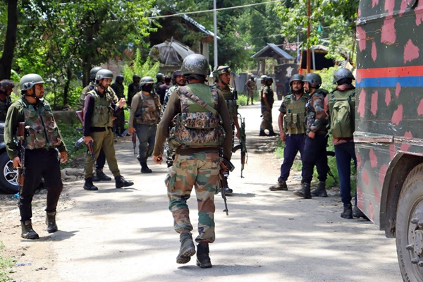 2 Terrorists Neutralised in Kulgam Encounter; Security Forces Recover AK Rifles and Ammunition