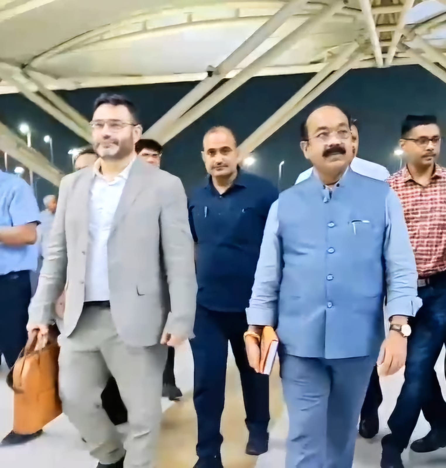 उपमुख्यमंत्री तथा लोक निर्माण मंत्री अरुण साव 9 दिवसीय अध्ययन-दौरे पर अमेरिका के लिए रवाना हुए