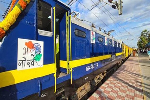 بھارتی ریلویز، IRCTC اور اتراکھنڈ ٹورزم ڈیولپمنٹ بورڈ کے اشتراک سے کیدارناتھ، بدری ناتھ اور یاترا کے دیگر مقامات جانے والے عقیدتمندوں کیلئے، بھارت گورو ٹرین چلائے گا۔