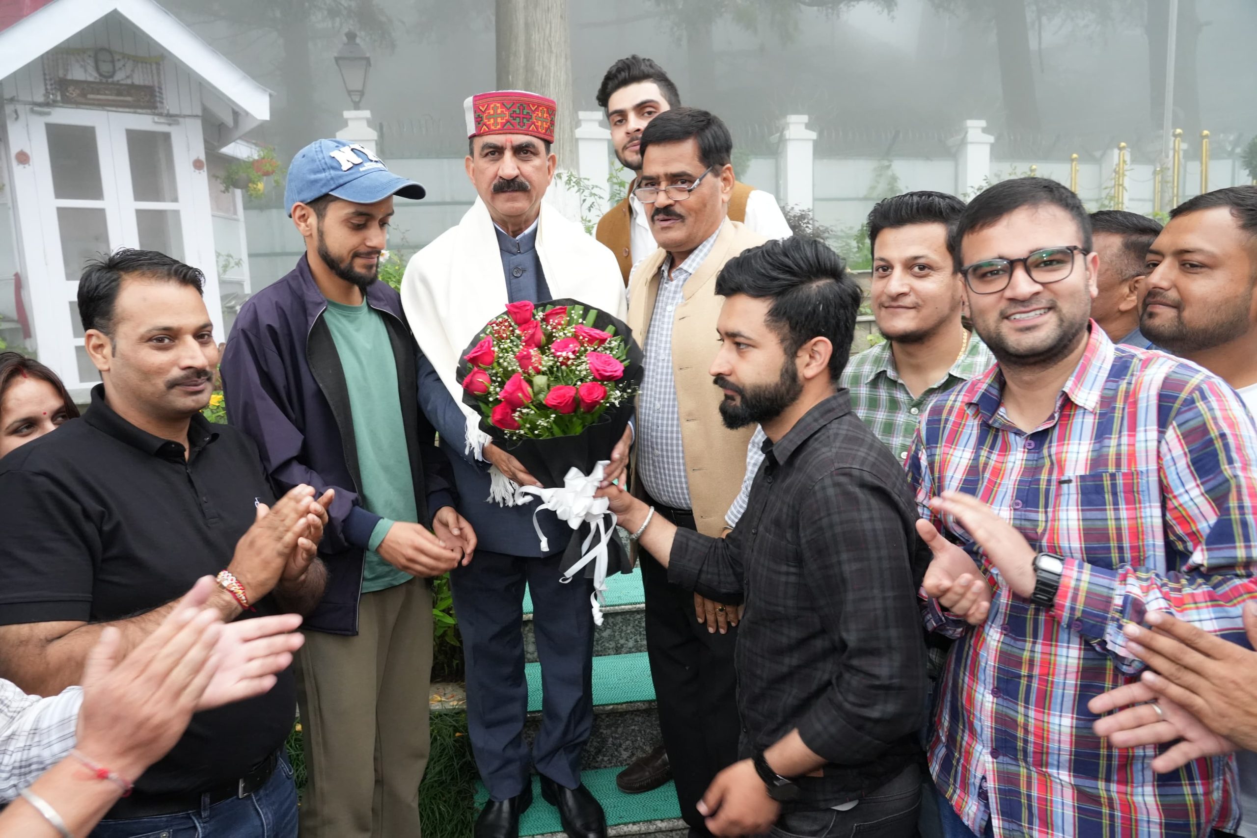 मुख्यमंत्री से जेओए आईटी उत्तीर्ण अभ्यर्थियों ने भेंट कर जताया आभार