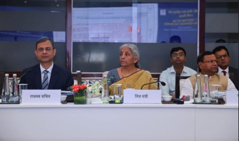 जीएसटी परिषद ने कैंसर की दवाओं पर जीएसटी दर 12% से घटाकर 5% करने का निर्णय लिया