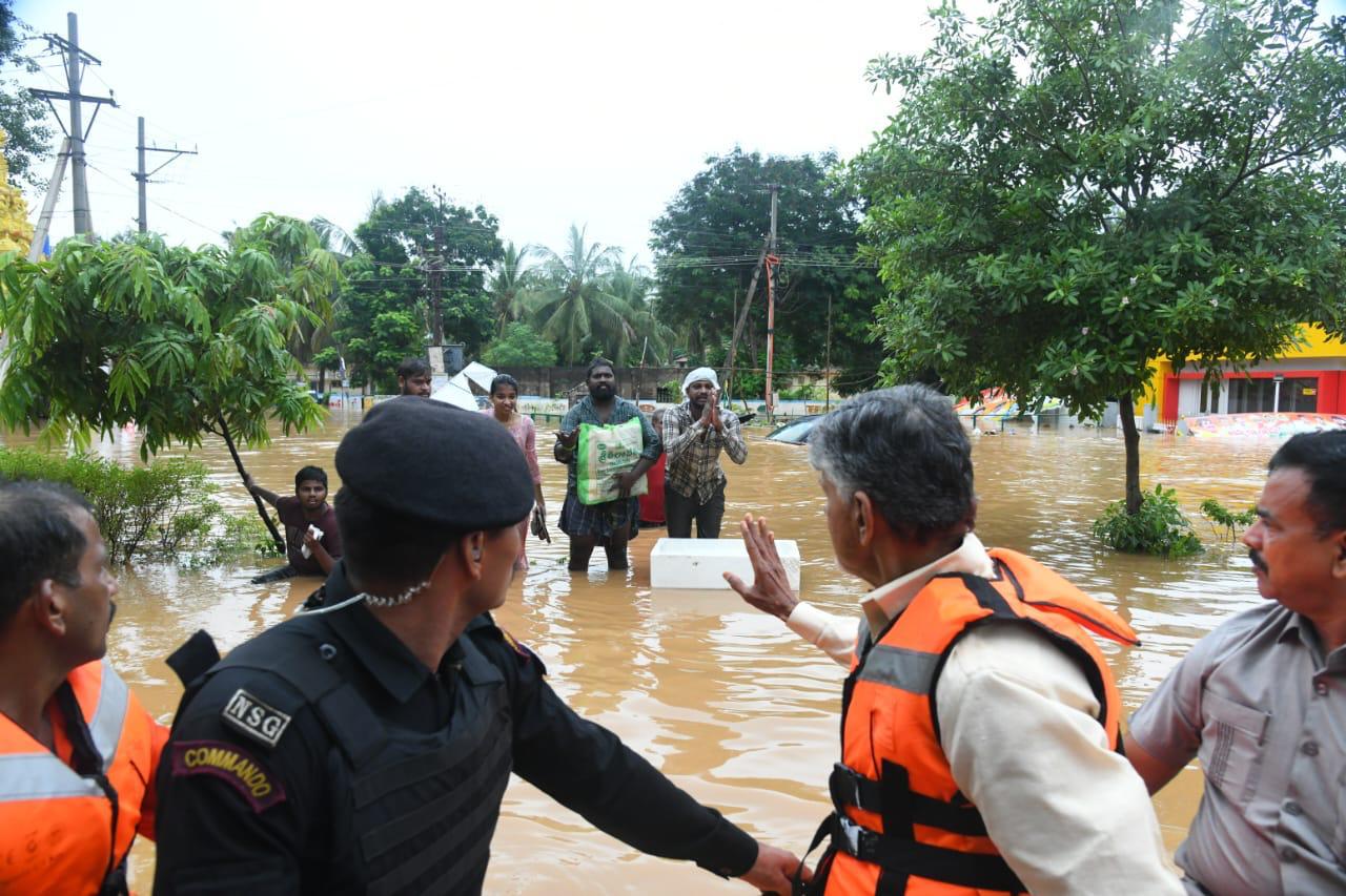 Andhra Pradesh CM N. Chandrababu Naidu visited Flood affected areas in Vijayawada