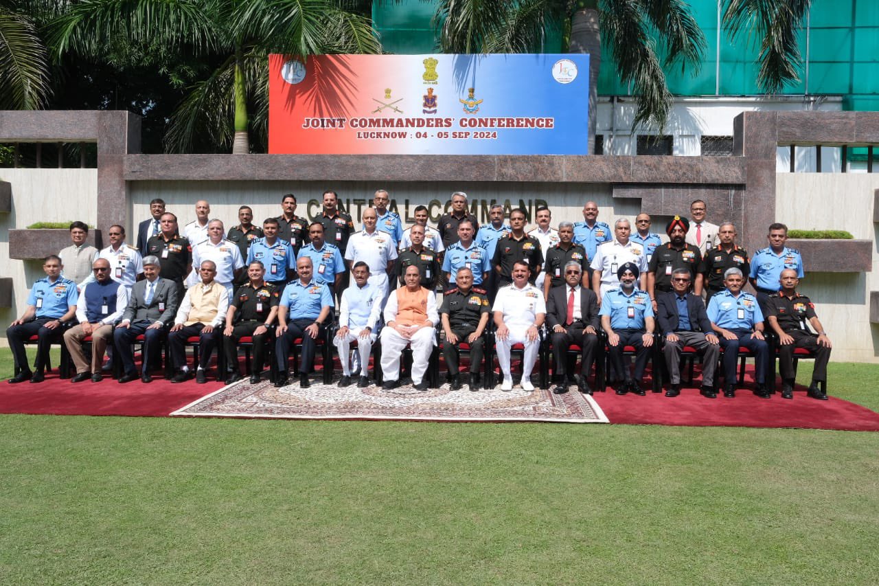रक्षा मंत्री राजनाथ सिंह ने देश के रक्षा बलों से अप्रत्याशित घटनाओं से निपटने के लिए तैयार रहने का आह्वान किया