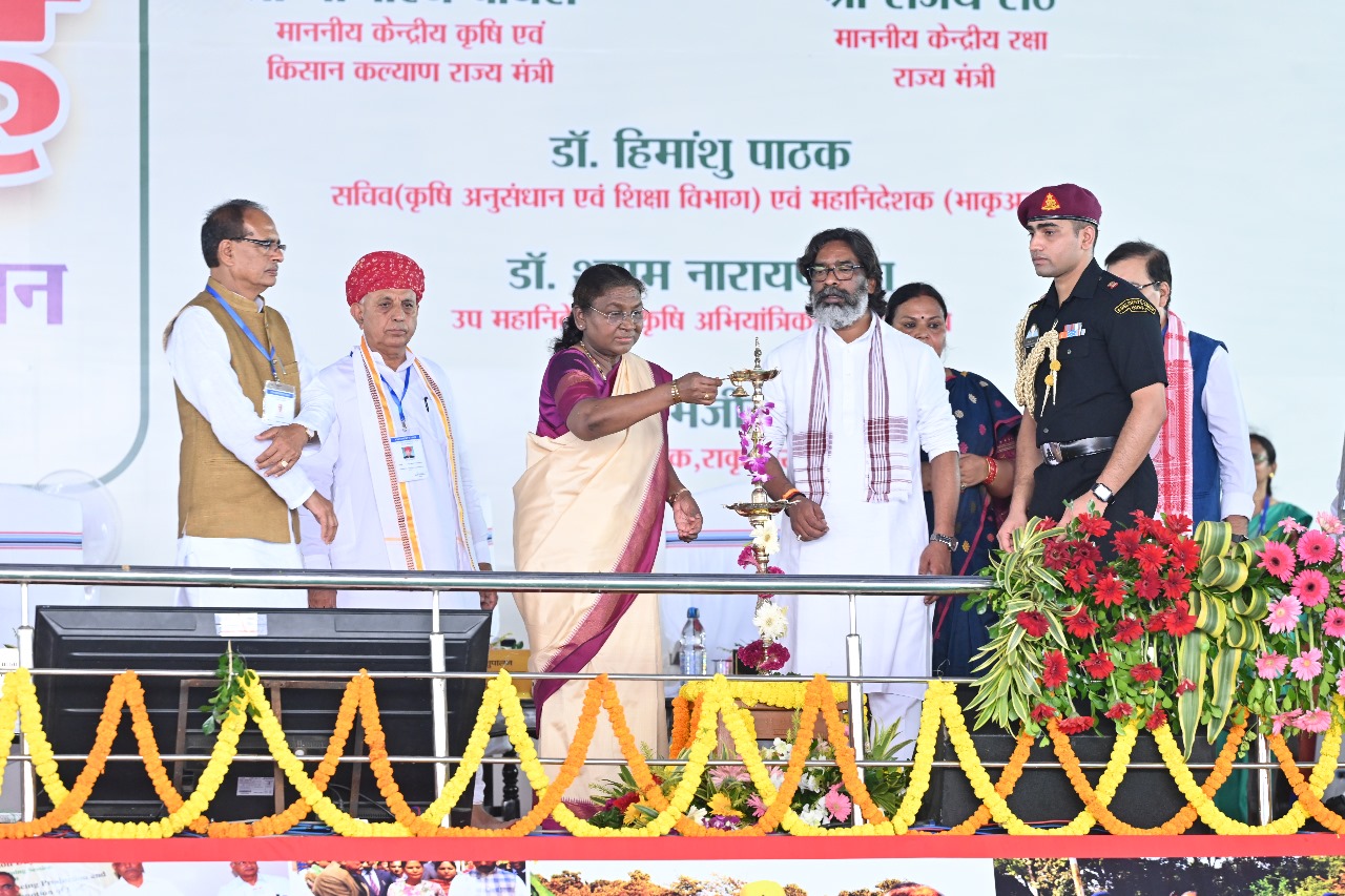 राष्ट्रपति द्रौपदी मुर्मू ने रांची के नामकुम में आईसीएआर के शताब्दी समारोह का दीप प्रज्ज्वलित कर शुभारंभ किया