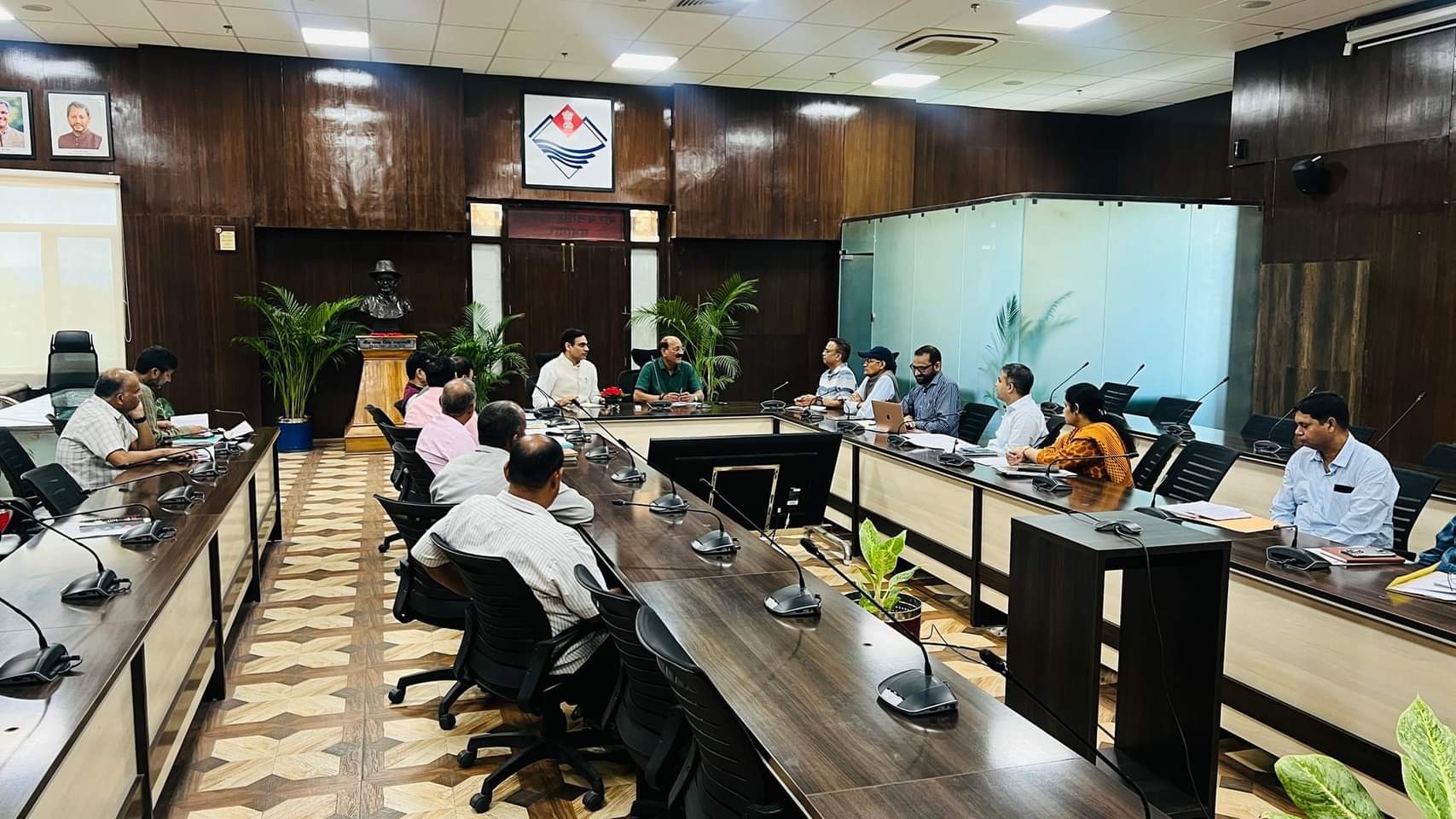 उत्तराखंड: सुबोध उनियाल ने विभिन्न श्रेणी की सरकारी भूमि पर अवैध अध्यासियों के संबंध में चर्चा की