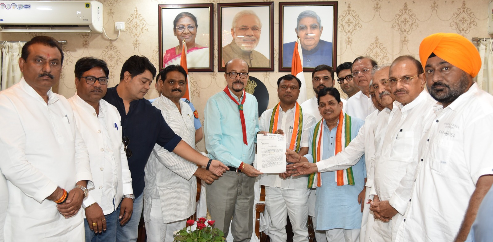 कांग्रेस के प्रतिनिधिमंडल ने राज्यपाल रामेन डेका से मुलाकात की