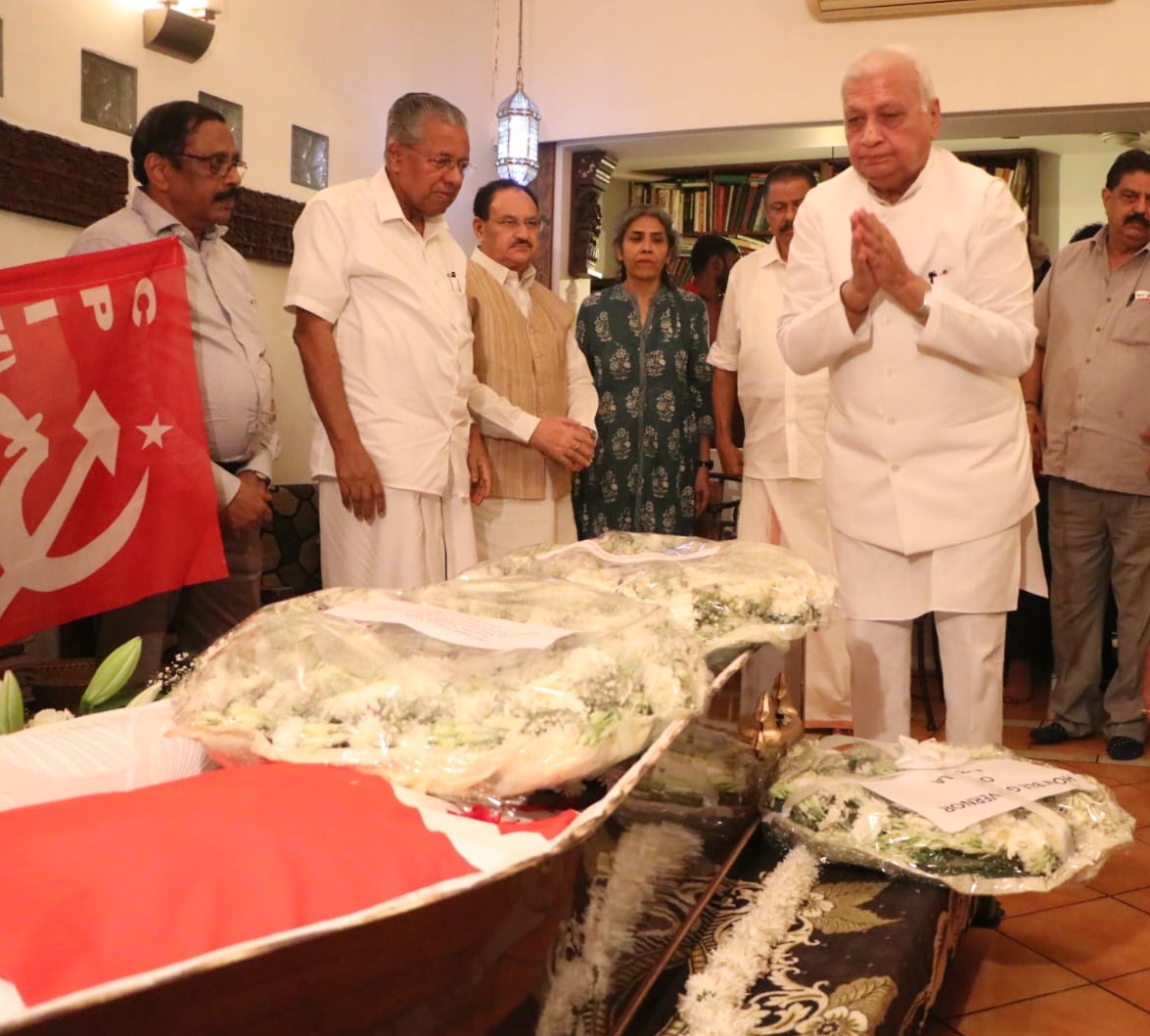 दिवंगत नेता सीताराम येचुरी को उनके आवास पर कई दिग्गज नेताओं ने श्रद्धांजलि दी