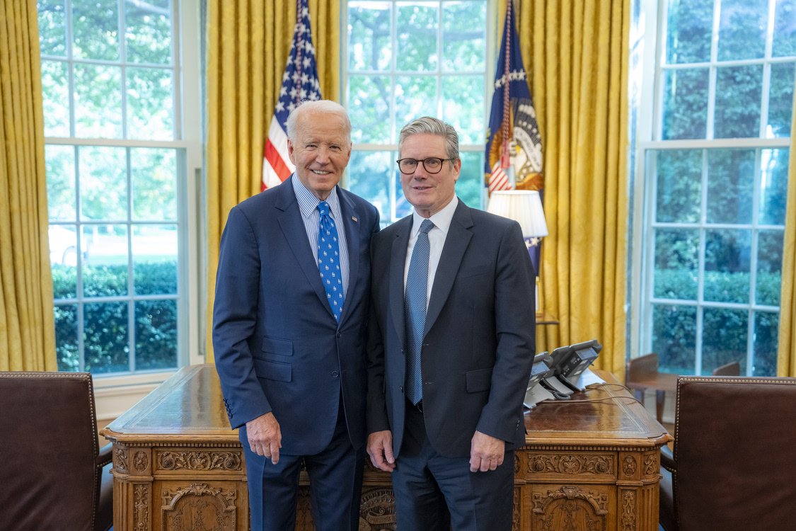 ब्रिटिश प्रधानमंत्री कीर स्टार्मर ने वाशिंगटन में अमेरिकी राष्ट्रपति जो बाइडेन से मुलाकात की