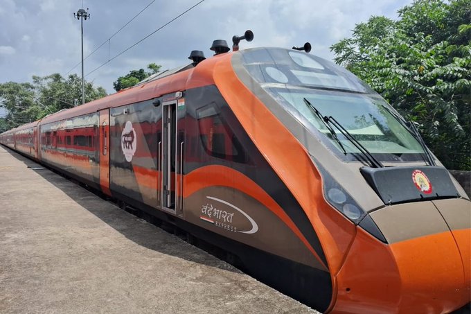 प्रधानमंत्री आज देशभरातल्या पाच वंदे भारत रेल्वेगाड्यांना दूरस्थ पद्धतीने हिरवा झेंडा दाखवणार