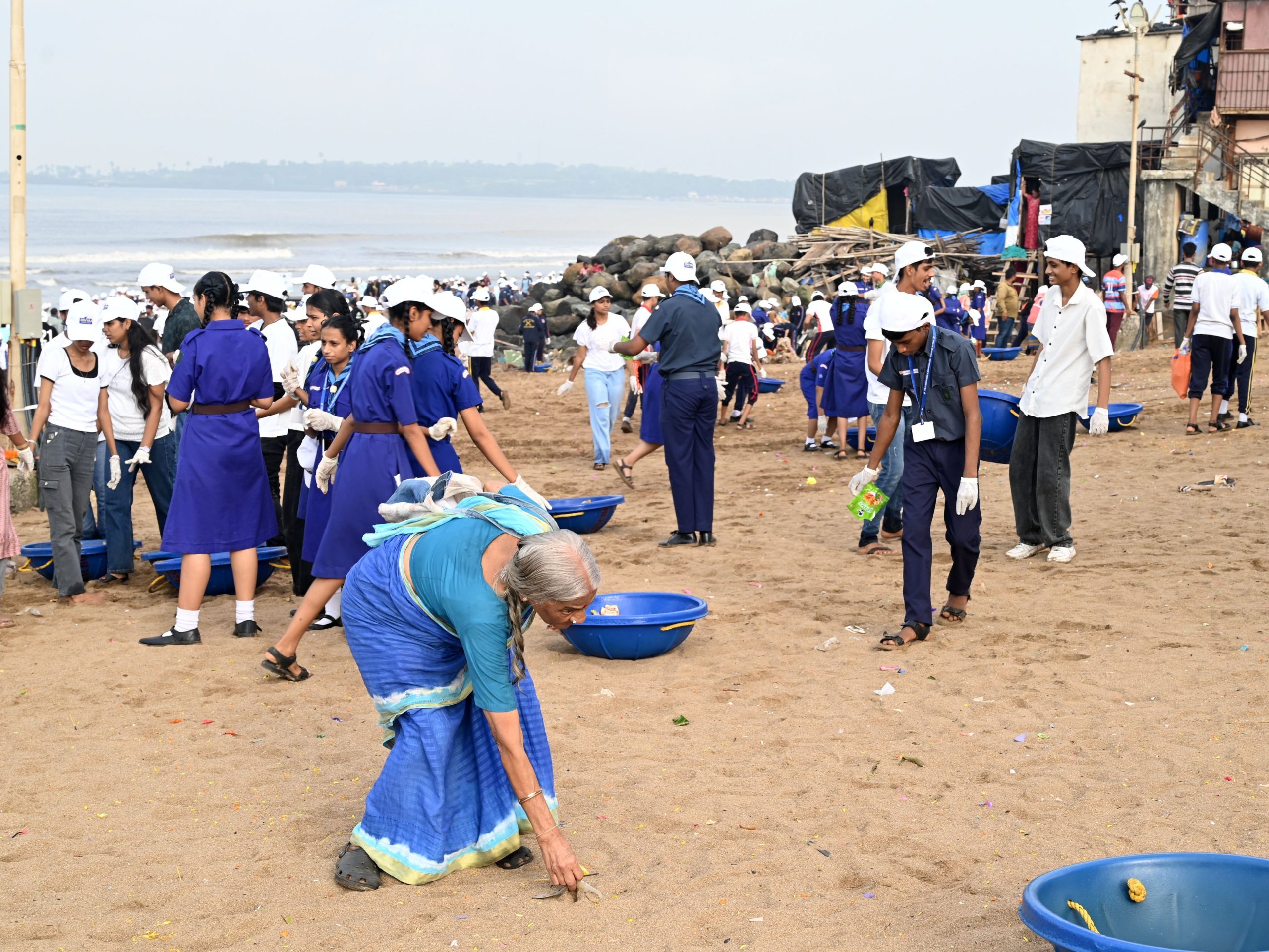 गणेशविसर्जनानंतर विविध चौपाट्या, समुद्रकिनाऱ्यांवर बृहन्मुंबई महानगरपालिकेकडून विशेष स्वच्छता मोहीम