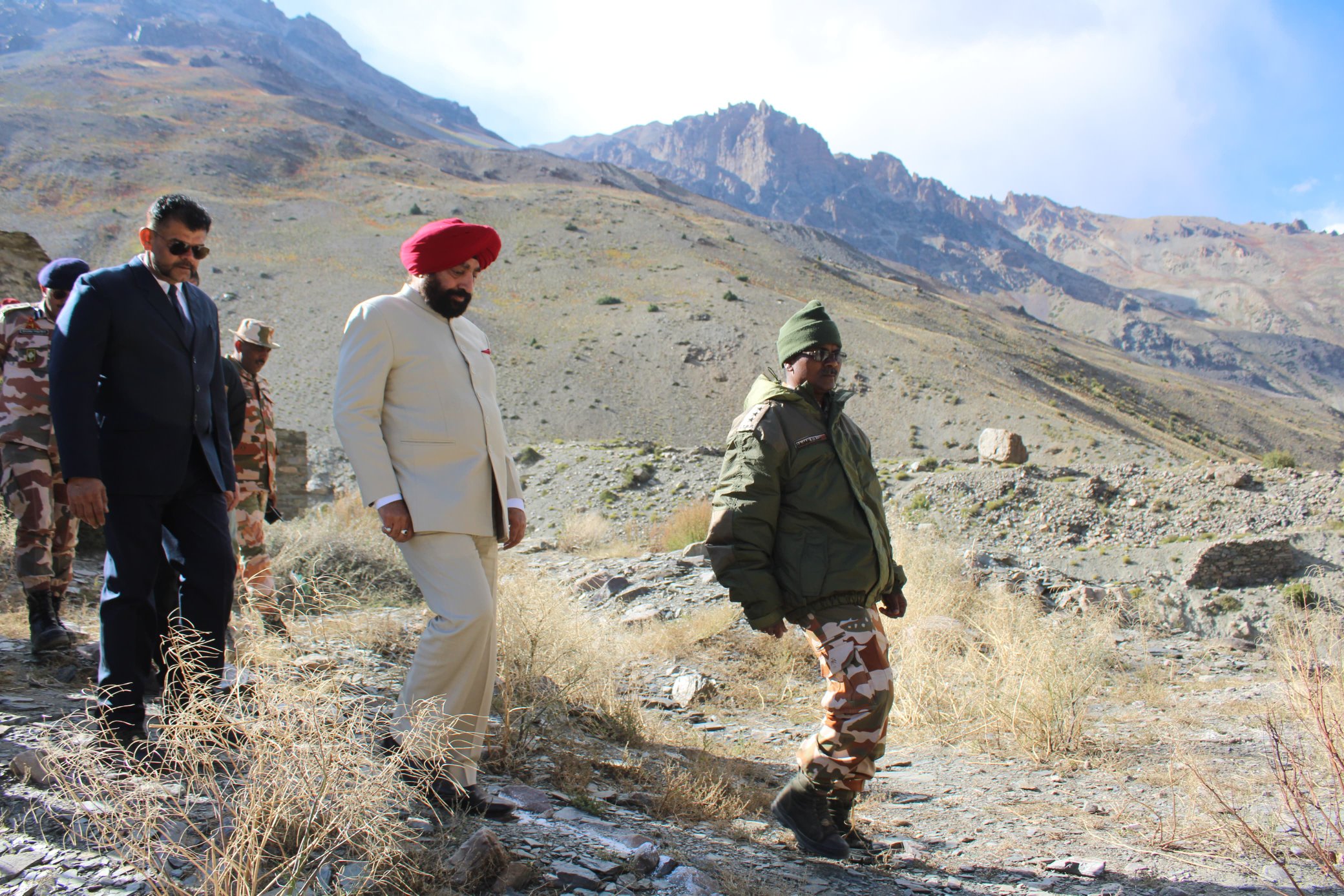 राज्यपाल लेफ्टिनेट जनरल गुरमीत सिंह ने उत्तरकाशी जिले में चीन सीमा पर स्थित वाइब्रेंट विलेज नेलांग और जादूंग का किया भ्रमण