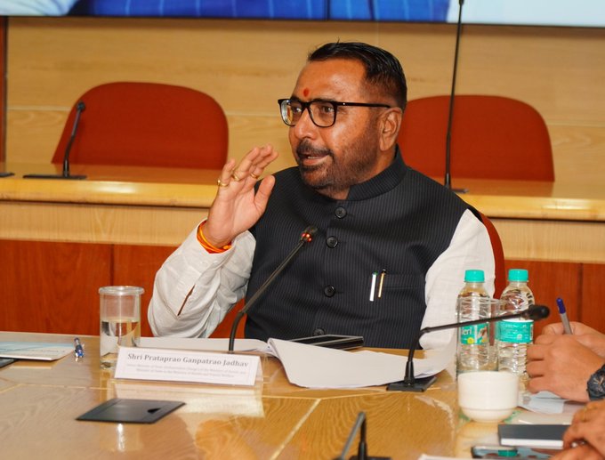 हर तहसील-स्तर पर विशेष मेडिकल स्टोर खोलेगी केन्द्र-सरकारः आयुष मंत्री प्रतापराव जाधव