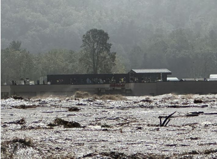 अमरीका के दक्षिण-पूर्वी हिस्से में तूफान हेलेन से मरने वालों की संख्या 43 हुई, कई मकान क्षतिग्रस्त