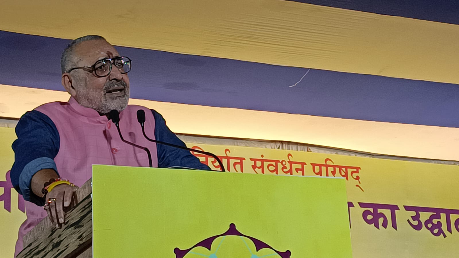 बिहार में हस्तशिल्प निर्यात को बढ़ाया जायेगा – केंद्रीय कपड़ा मंत्री गिरिराज सिंह