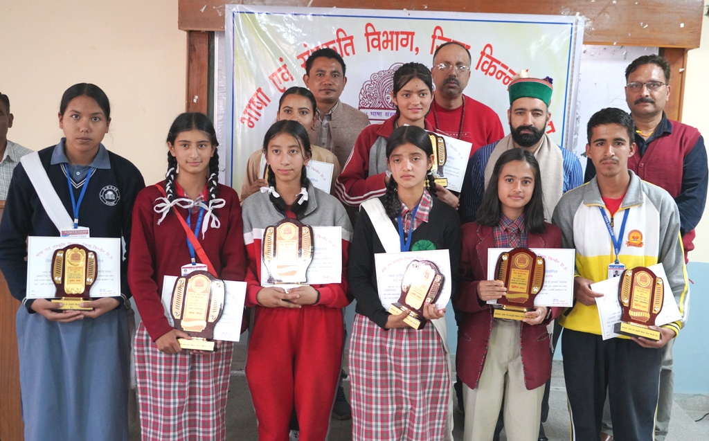 राजभाषा हिंदी पर गर्व कर विद्यार्थियों को इसका अध्ययन करने की आवश्यकता है- उपायुक्त किन्नौर