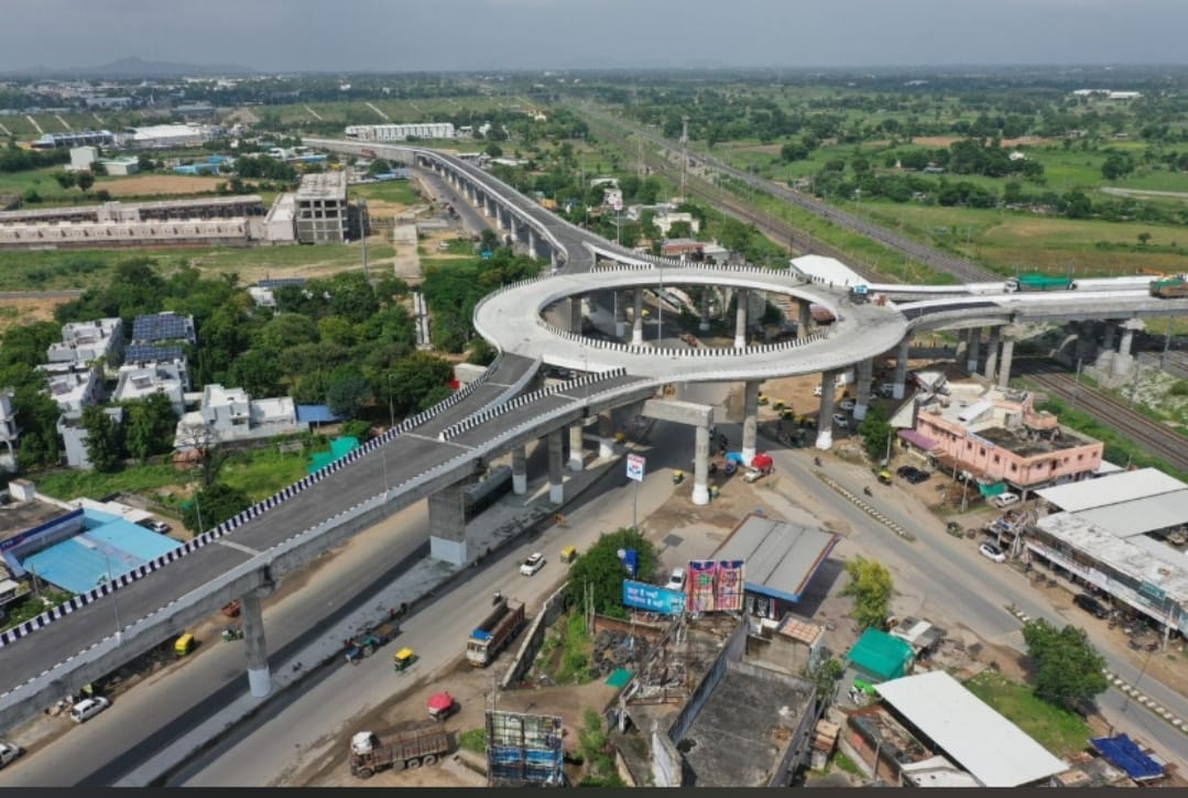 બનાસકાંઠાના પાલનપુરમાં આવતીકાલે 17 મીટર ઊંચાઈ પર રોટરીવાળા દેશના પ્રથમ બ્રિજનું લોકાર્પણ થશે