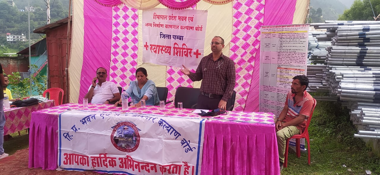 कामगार कल्याण बोर्ड द्वारा देवी देहरा में स्वास्थ्य जांच शिविर का आयोजन