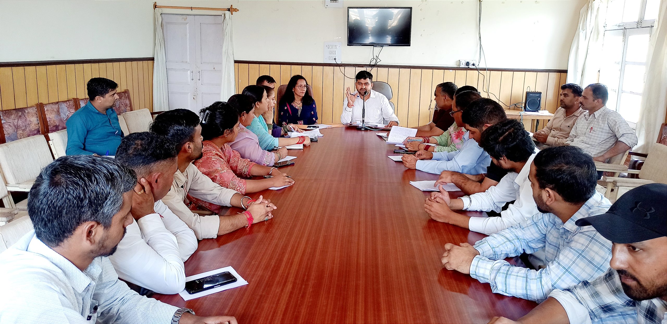 राजस्व संबंधी कार्यो का निपटारा ऑनलाइन माध्यम से और समयबद्ध करे सुनिश्चित: वरुण गुलाटी