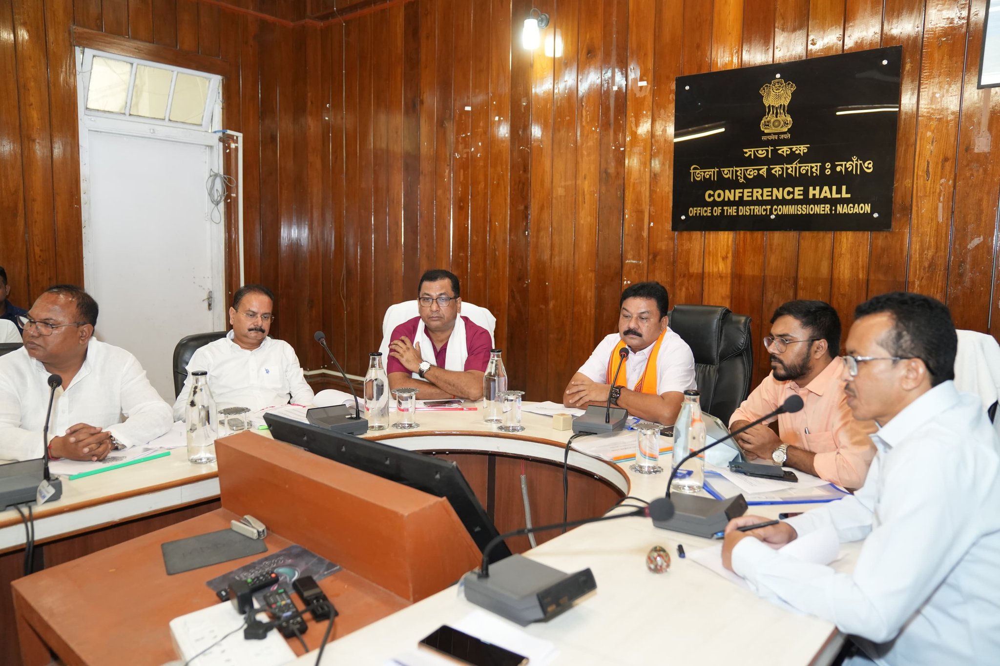নগাঁও জিলা আয়ুক্তৰ কাৰ্যালয়ত মন্ত্ৰী ৰণজিৎ কুমাৰ দাসৰ অধ্যক্ষতাত পৰ্যালোচনা বৈঠক