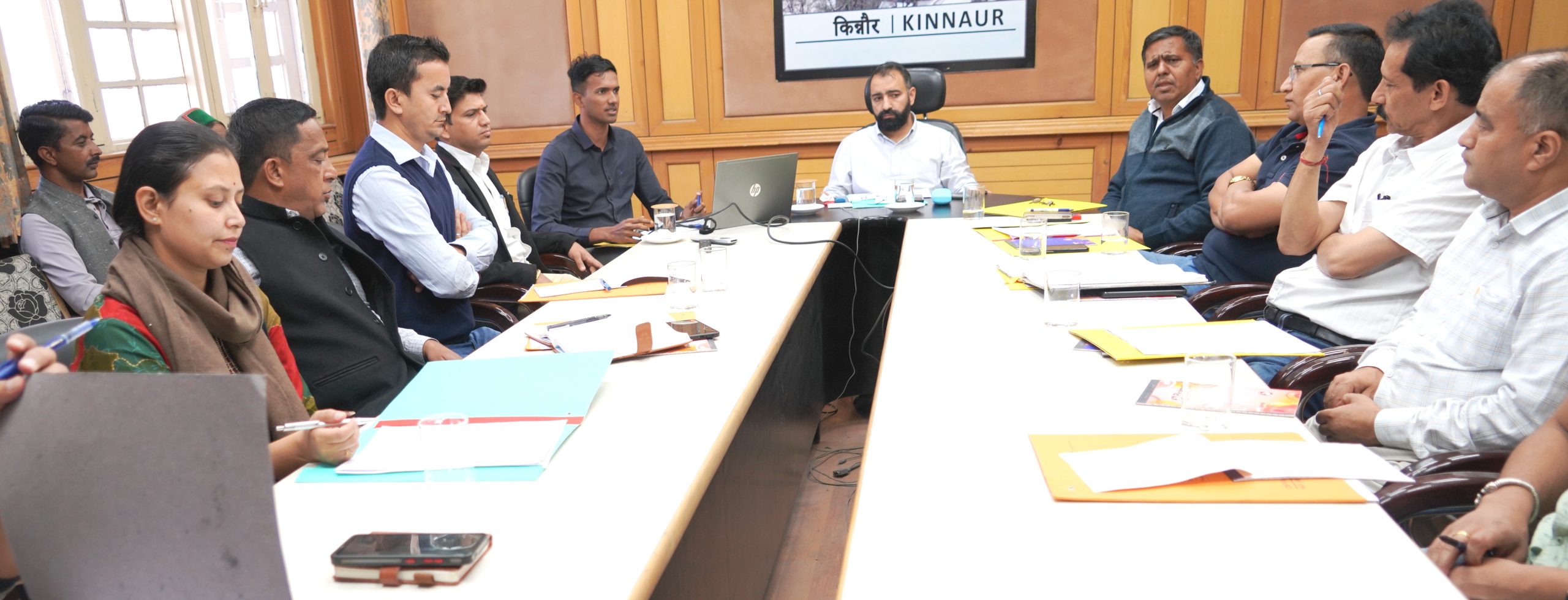 नशा मुक्त भारत अभियान के तहत जनजातीय जिला किन्नौर के उपायुक्त कार्यालय सभागार में जिला स्तरीय बैठक का आयोजन