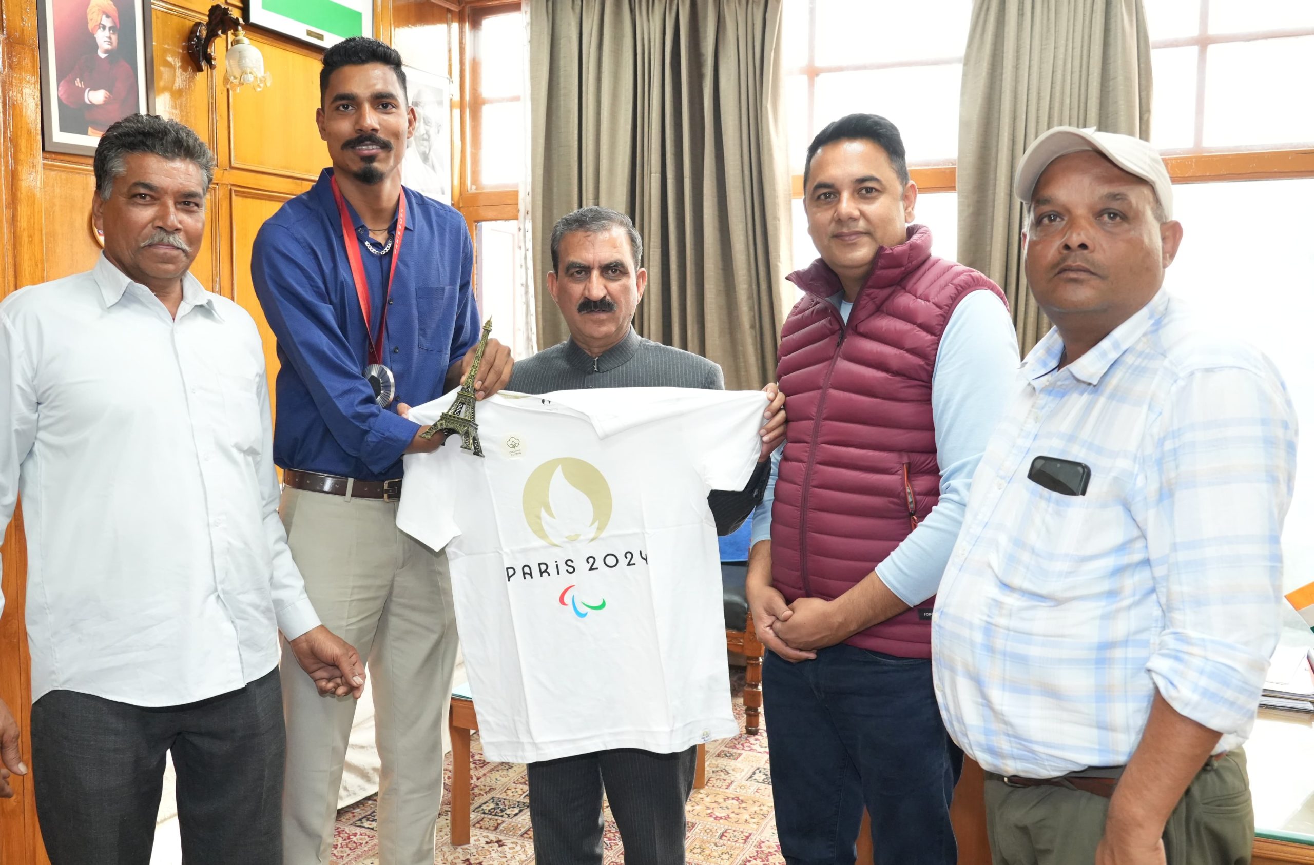 पेरिस पैरालंपिक-2024 के रजत पदक विजेता ऊना जिले के निषाद कुमार ने मुख्यमंत्री ठाकुर सुखविंद्र सिंह सुक्खू से भेंट की