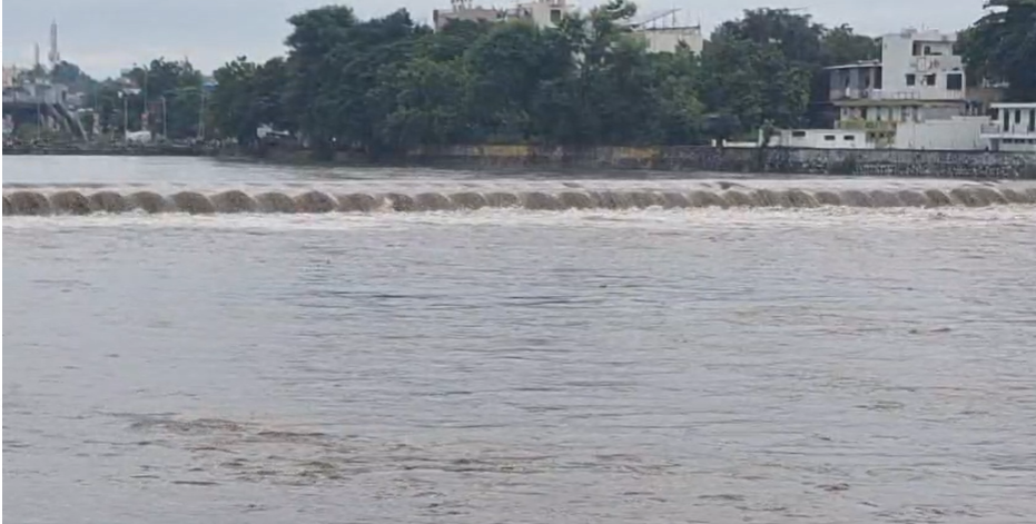आंध्रप्रदेश, तेलंगण आणि महाराष्ट्रात जोरदार पावसामुळे पूरस्थिती