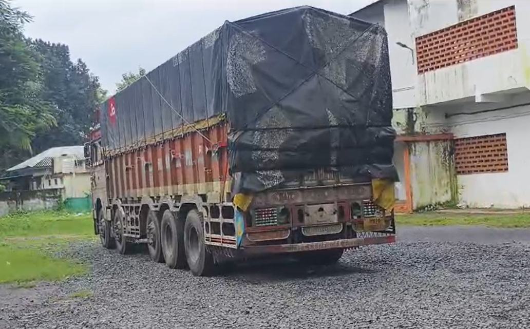 रेशनच्या तांदळाची अवैध वाहतूक करणारा ट्रक पोलिसांच्या ताब्यात
