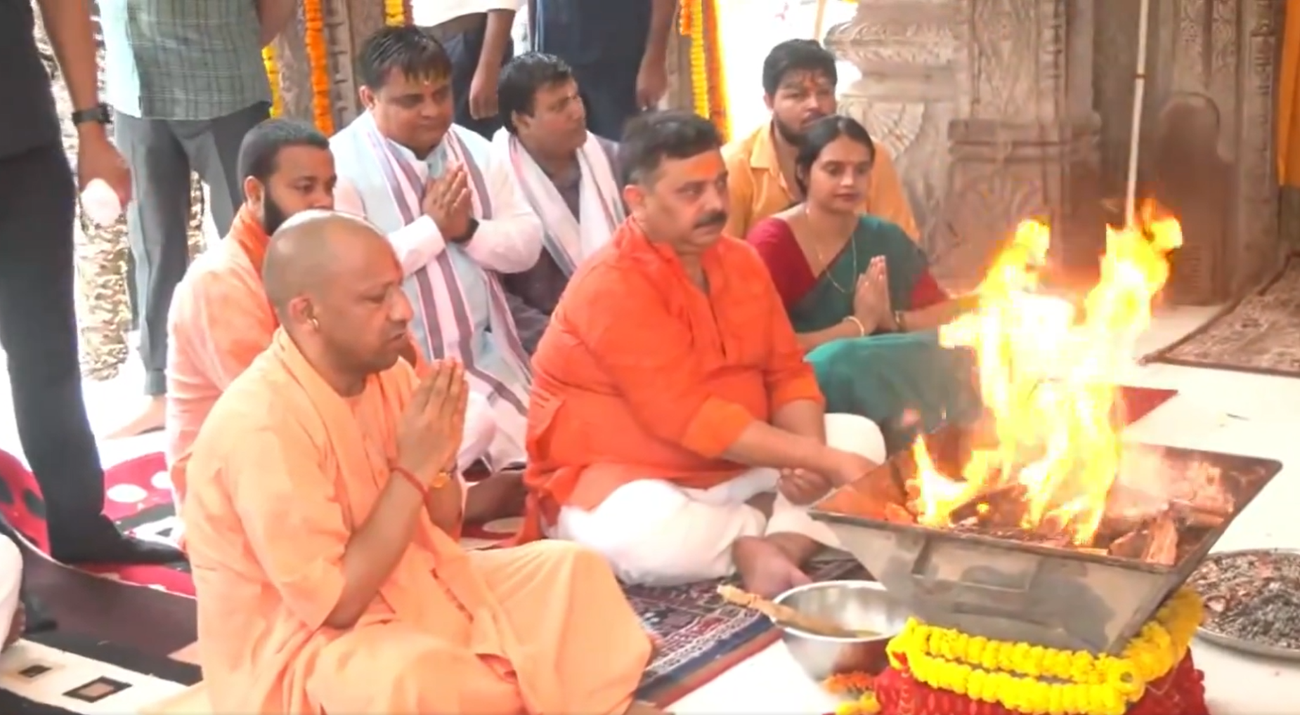 प्रधानमंत्री नरेंद्र मोदी का आज 74वां जन्मदिन, मुख्यमंत्री योगी आदित्यनाथ ने वाराणसी में किया हवन