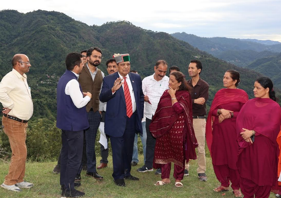 प्रदेश सरकार कमज़ोर वर्गों के उत्थान के लिए चलाई जा रही विभिन्न योजनाओं का लाभ पात्र व्यक्तियों तक पहुंचाने के लिए प्रतिबद्ध:  डॉ. धनीराम शांडिल