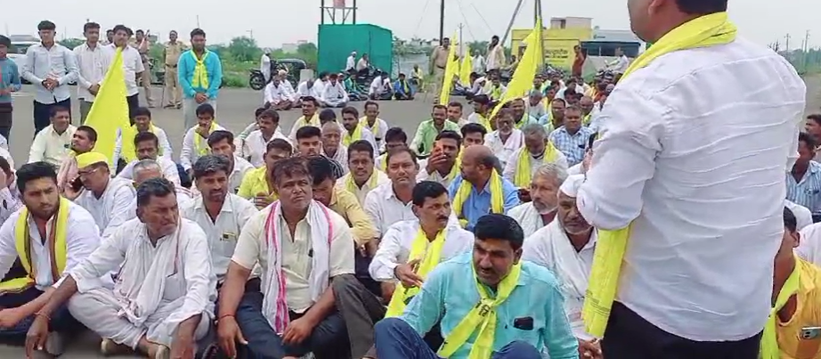 परभणीत धनगर समाजाच्यावतीने रास्तारोको आंदोलन