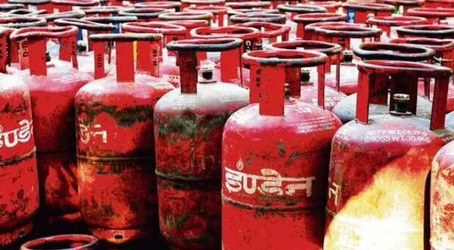 उत्तराखंड सरकार ने अंत्योदय राशन कार्डधारकों के लिए निशुःल्क गैस सिलेण्डर योजना को वर्ष 2027 तक के लिए बढाया