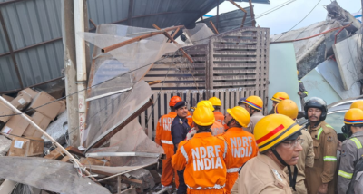 لکھنؤ کے ٹرانسپورٹ نگر علاقے میں آج شام ایک عمارت کے منہدم ہوجانے کے واقعے میں پانچ افراد ہلاک اور 24 دیگر زخمی ہوگئے ہیں