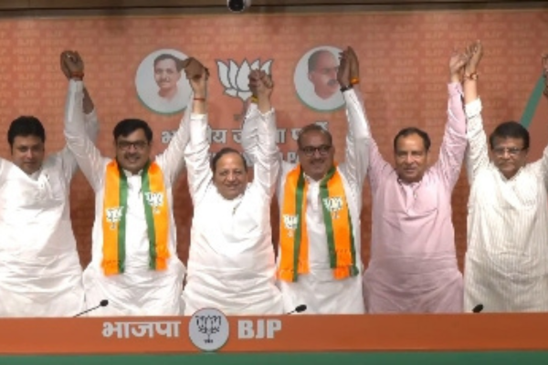 जननायक जनता पार्टी के पूर्व नेता देवेन्द्र सिंह बबली और सुनील सांगवान भाजपा में शामिल