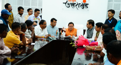 उत्तराखंड: मुख्यमंत्री पुष्कर सिंह धामी से ऊधम सिंह नगर जिले के बंगाली समुदाय के लोगों ने भेंट की