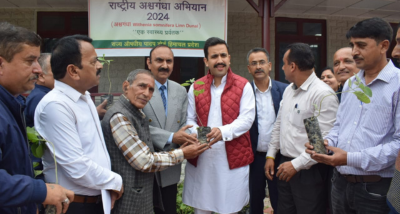 प्रदेश के हर क्षेत्र में रोपित किए जायेंगे अश्वगंधा, हरड़, बेहड़ा, आंवला सहित अन्य औषधीय पौधे – विक्रमादित्य सिंह